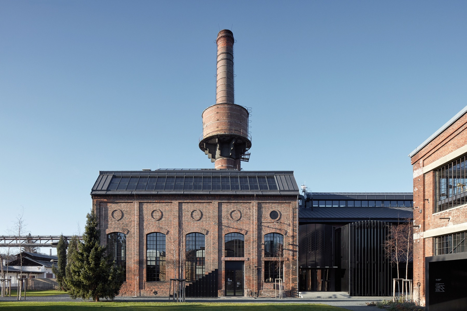 Uk�zka z Lib�ic nad Vltavou. Takto to vypad�, pokud n�kdo tov�rn�, tedy industri�ln� are�l bere v�n� a p�istoup� k n�mu s pokorou.  Toto nen� nutn� v p��pad� are�lu TIBA, proto�e m�sto m� pot�eby, kter� by zde m�lo uspokojit, ale kom�n n�m z�st�v� a...